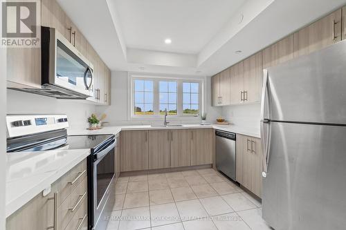 2671 Deputy Minister Path, Oshawa (Windfields), ON - Indoor Photo Showing Kitchen With Upgraded Kitchen