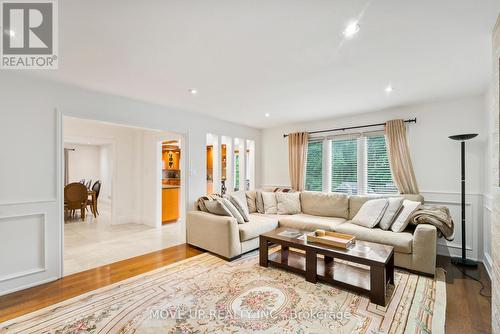 21 Gaby Court, Richmond Hill, ON - Indoor Photo Showing Living Room