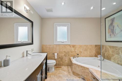 21 Gaby Court, Richmond Hill, ON - Indoor Photo Showing Bathroom