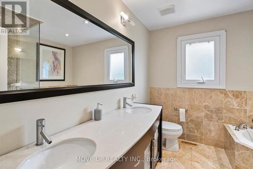 21 Gaby Court, Richmond Hill, ON - Indoor Photo Showing Bathroom