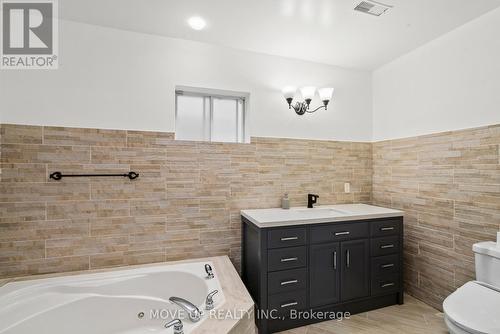 21 Gaby Court, Richmond Hill, ON - Indoor Photo Showing Bathroom