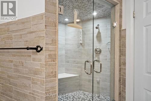 21 Gaby Court, Richmond Hill, ON - Indoor Photo Showing Bathroom