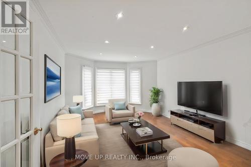 21 Gaby Court, Richmond Hill (North Richvale), ON - Indoor Photo Showing Living Room