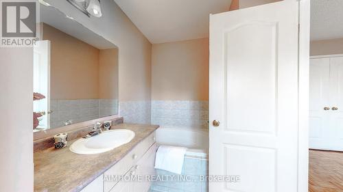 27 Novella Road, Vaughan, ON - Indoor Photo Showing Bathroom