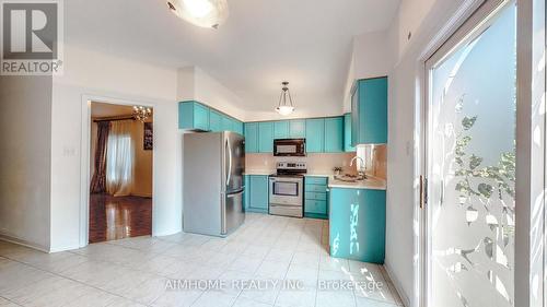 27 Novella Road, Vaughan, ON - Indoor Photo Showing Kitchen