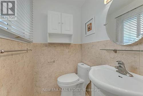 18 West Wareside Road, Toronto, ON - Indoor Photo Showing Bathroom