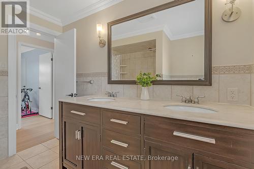 18 West Wareside Road, Toronto, ON - Indoor Photo Showing Bathroom