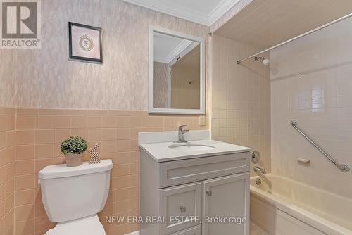 18 West Wareside Road, Toronto, ON - Indoor Photo Showing Bathroom