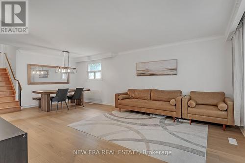 18 West Wareside Road, Toronto, ON - Indoor Photo Showing Living Room