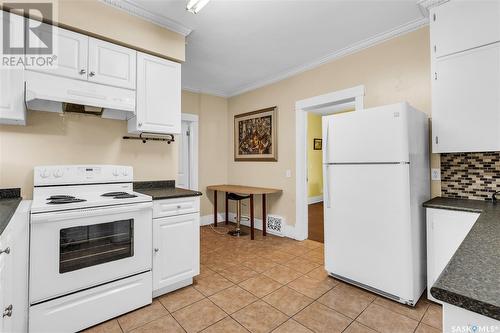 108 8Th Street E, Saskatoon, SK - Indoor Photo Showing Kitchen