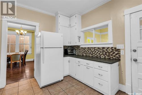 108 8Th Street E, Saskatoon, SK - Indoor Photo Showing Kitchen