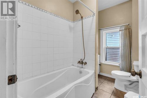 108 8Th Street E, Saskatoon, SK - Indoor Photo Showing Bathroom