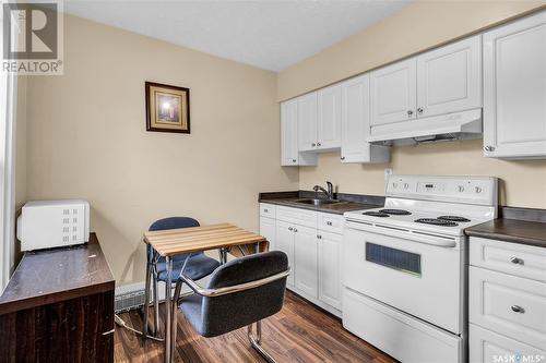 108 8Th Street E, Saskatoon, SK - Indoor Photo Showing Kitchen