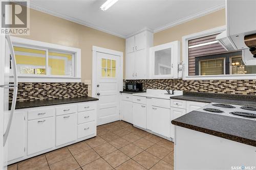 108 8Th Street E, Saskatoon, SK - Indoor Photo Showing Kitchen