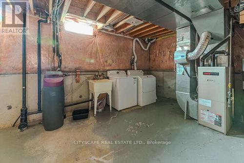 209 Queen Mary Drive, Brampton, ON - Indoor Photo Showing Laundry Room