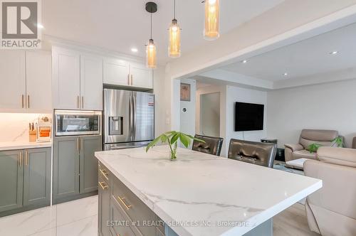 68 Ponymeadow Way, Brampton (Credit Valley), ON - Indoor Photo Showing Kitchen