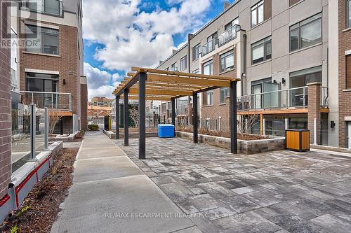 101 - 3058 Sixth Line, Oakville, ON - Outdoor