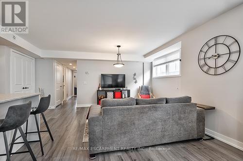 101 - 3058 Sixth Line, Oakville, ON - Indoor Photo Showing Living Room