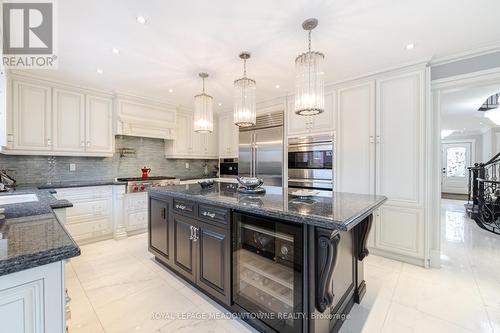 6276 Donway Drive E, Mississauga, ON - Indoor Photo Showing Kitchen With Upgraded Kitchen