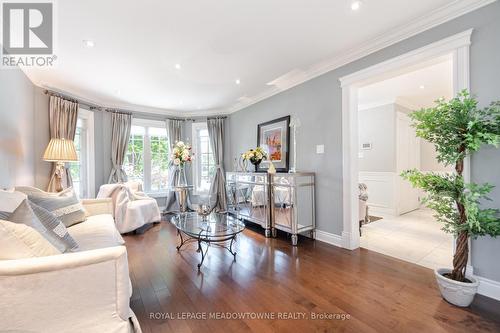 6276 Donway Drive E, Mississauga (East Credit), ON - Indoor Photo Showing Living Room