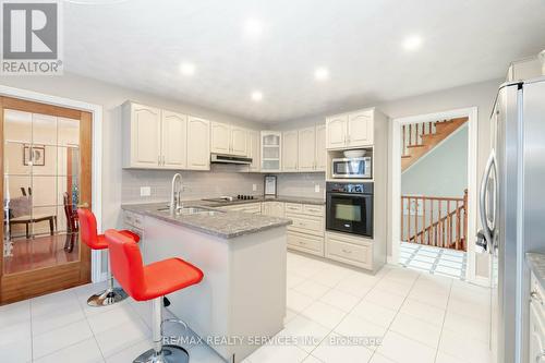 41 Jadestone Court, Kitchener, ON - Indoor Photo Showing Kitchen