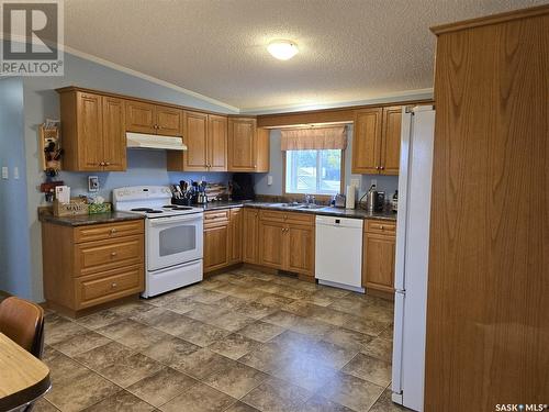 112 2Nd Avenue, Macrorie, SK - Indoor Photo Showing Kitchen With Double Sink