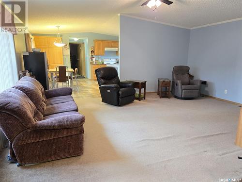 112 2Nd Avenue, Macrorie, SK - Indoor Photo Showing Living Room