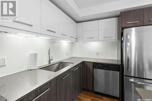 420 C Avenue S, Saskatoon, SK - Indoor Photo Showing Kitchen With Stainless Steel Kitchen With Upgraded Kitchen