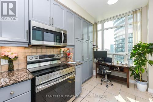 2109 - 70 Absolute Avenue, Mississauga, ON - Indoor Photo Showing Kitchen