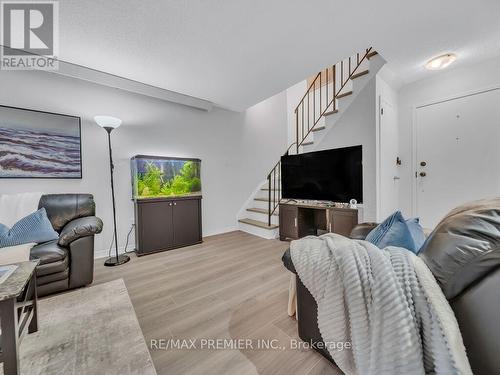 225 - 2095 Roche Court, Mississauga (Sheridan), ON - Indoor Photo Showing Living Room