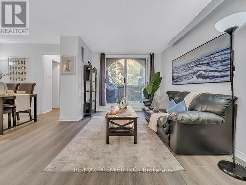 225 - 2095 Roche Court, Mississauga, ON - Indoor Photo Showing Living Room