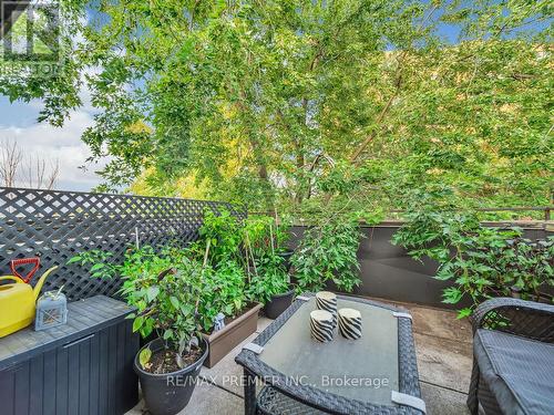 225 - 2095 Roche Court, Mississauga, ON - Outdoor