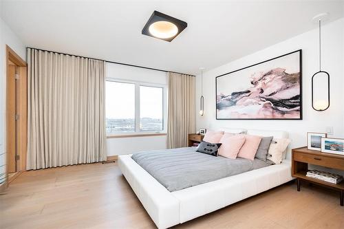 216 Butterfly Way, Winnipeg, MB - Indoor Photo Showing Bedroom