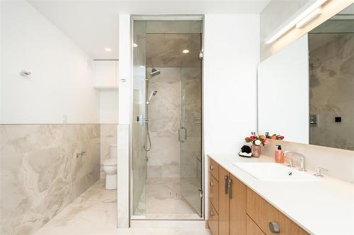 216 Butterfly Way, Winnipeg, MB - Indoor Photo Showing Bathroom