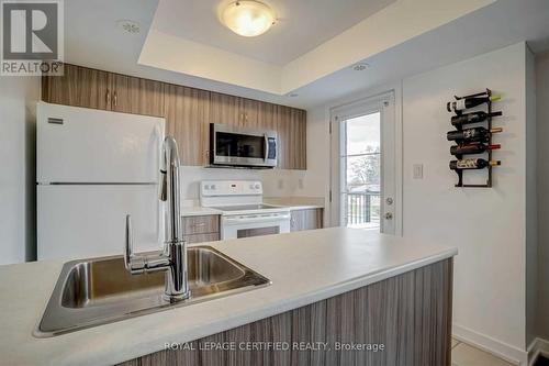 63 - 2315 Sheppard Avenue W, Toronto (Humberlea-Pelmo Park), ON - Indoor Photo Showing Kitchen