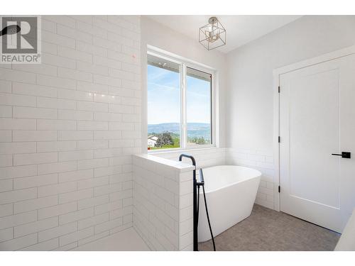 2594 Grand View Place, Blind Bay, BC - Indoor Photo Showing Bathroom