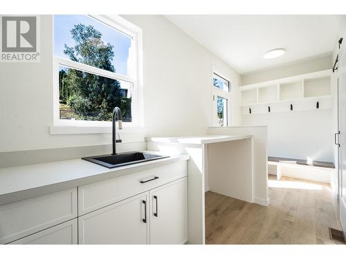 2594 Grand View Place, Blind Bay, BC - Indoor Photo Showing Kitchen