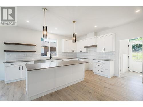 2594 Grand View Place, Blind Bay, BC - Indoor Photo Showing Kitchen With Upgraded Kitchen