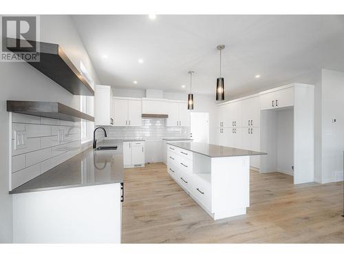 2594 Grand View Place, Blind Bay, BC - Indoor Photo Showing Kitchen With Upgraded Kitchen