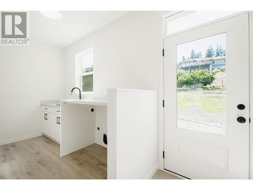 2594 Grand View Place, Blind Bay, BC - Indoor Photo Showing Other Room