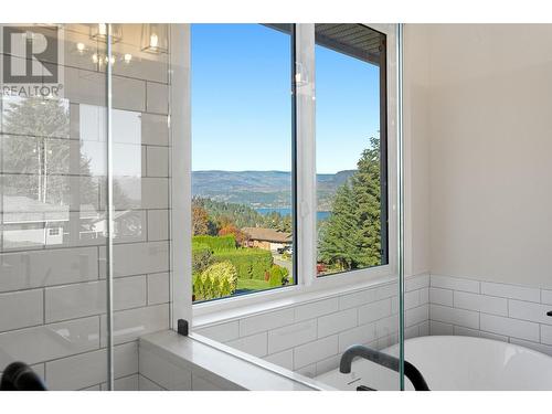 2594 Grand View Place, Blind Bay, BC - Indoor Photo Showing Bathroom