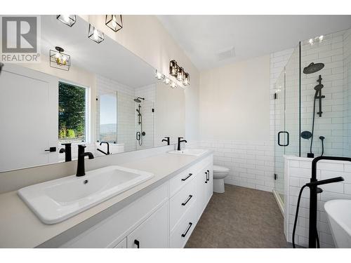 2594 Grand View Place, Blind Bay, BC - Indoor Photo Showing Bathroom