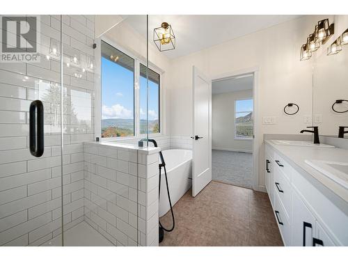 2594 Grand View Place, Blind Bay, BC - Indoor Photo Showing Bathroom