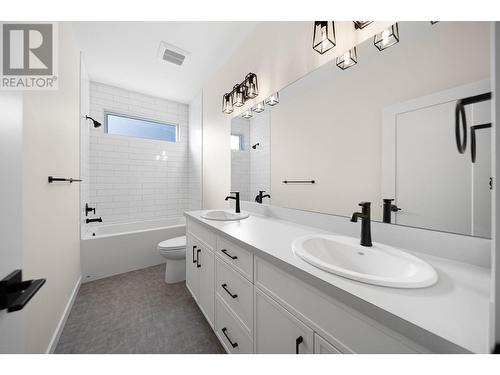 2594 Grand View Place, Blind Bay, BC - Indoor Photo Showing Bathroom