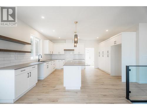 2594 Grand View Place, Blind Bay, BC - Indoor Photo Showing Kitchen With Upgraded Kitchen