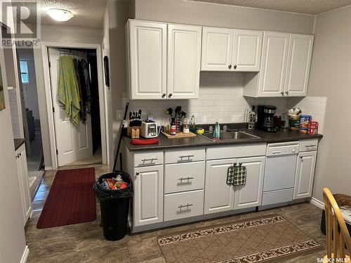 622 P Avenue N, Saskatoon, SK - Indoor Photo Showing Kitchen With Double Sink