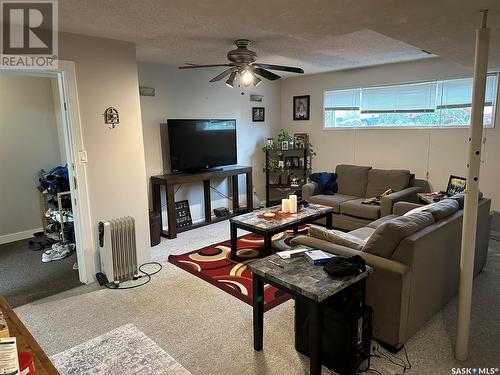 622 P Avenue N, Saskatoon, SK - Indoor Photo Showing Living Room