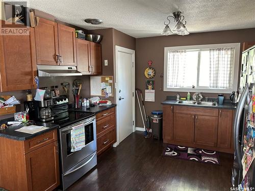 622 P Avenue N, Saskatoon, SK - Indoor Photo Showing Kitchen With Double Sink