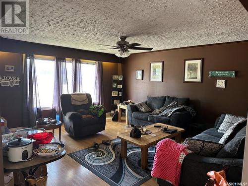 622 P Avenue N, Saskatoon, SK - Indoor Photo Showing Living Room