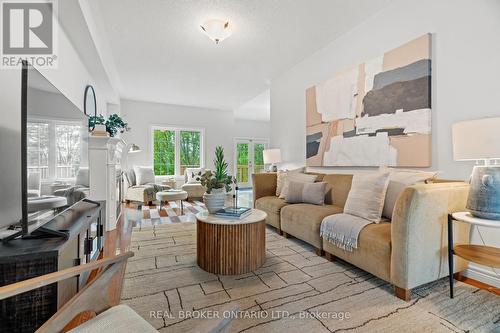 118 Bayview Avenue, Georgina, ON - Indoor Photo Showing Living Room